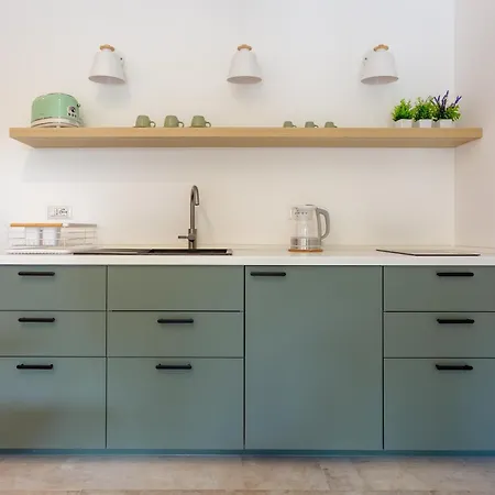 633 Appia Design 4*